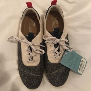 NWT - TOMS Women’s Blue Sneakers